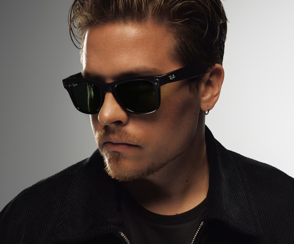 Ray-Ban Meta Wayfarer (Gen 2) Shiny Cosmic Blue AI Glasses with Sapphire Transitions® Lenses - Obraz 4