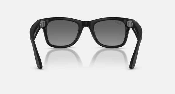 Ray-Ban Meta Wayfarer (Gen 2) Matte Black AI Glasses with Polarized Graphite Gradient Lenses - Image 5
